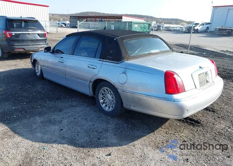 1998 Lincoln Town Car Signature из США, поврежденный, VIN 1LNFM82WXWY655710